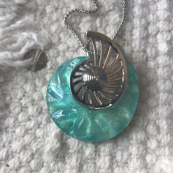 Shell necklace - Picture 2 of 2